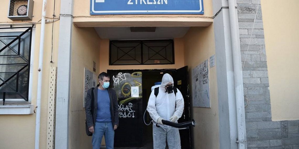 Συναγερμός για 14 μαθητές – αθλητές στη Θεσσαλονίκη που βρέθηκαν θετικοί στον κορονοϊό