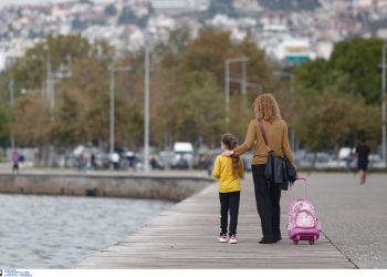 Έκκληση Ιατρικού Συλλόγου Θεσσαλονίκης: «Ας μην περιμένουμε να αλλάξουμε επίπεδο για να βάλουμε μάσκες»