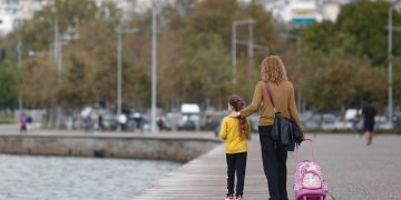 Έκκληση Ιατρικού Συλλόγου Θεσσαλονίκης: «Ας μην περιμένουμε να αλλάξουμε επίπεδο για να βάλουμε μάσκες»