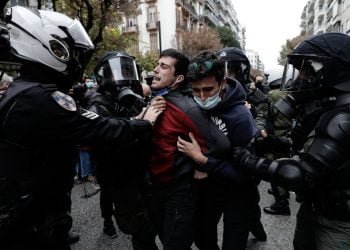 Αστυνομική βία και μαζικές προσαγωγές διαδηλωτών στη Θεσσαλονίκη