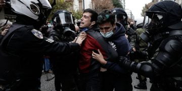 Αστυνομική βία και μαζικές προσαγωγές διαδηλωτών στη Θεσσαλονίκη