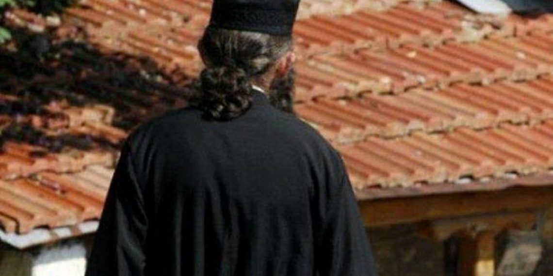 Ιερέας χάκερ στην Θεσσαλονίκη έκλεβε τραπεζικούς λογαριασμούς και μοίραζε τρόφιμα σε άπορους