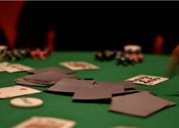 Θεσσαλονίκη: Έπαιζαν πόκερ σε κατάστημα εν μέσω καραντίνας – 18 συλλήψεις