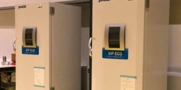Έφτασαν στη Θεσσαλονίκη τα πρώτα ψυγεία όπου θα φυλάσσονται τα εμβόλια κατά της πανδημίας