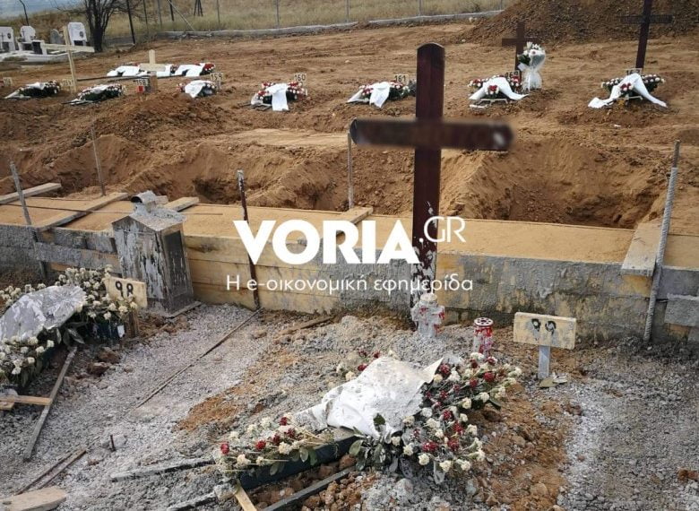 Θλιβερές οι εικόνες των τάφων για COVID-19 στα κοιμητήρια του Ευόσμου (ΦΩΤΟ)