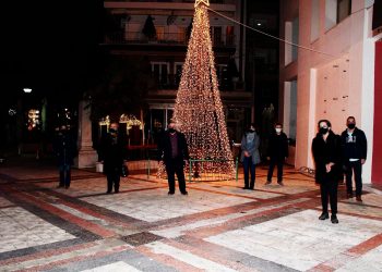Δήμος Κορδελιού – Ευόσμου: Φωταγωγήθηκαν τα Χριστουγεννιάτικα δέντρα του Δήμου μας