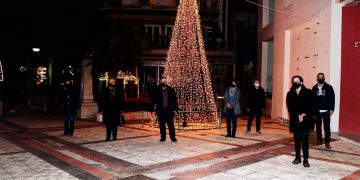 Δήμος Κορδελιού – Ευόσμου: Φωταγωγήθηκαν τα Χριστουγεννιάτικα δέντρα του Δήμου μας