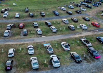 Θεσσαλονίκη: Παλαιοημερολογίτης Δεσπότης καλεί τους πιστούς σε drive in θεία λειτουργία