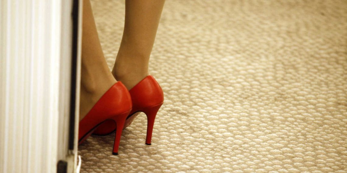 Θεσσαλονίκη: Ερωτικό τρίγωνο στο ίδιο σπίτι – Η απόφαση της κοπέλας οδήγησε τα πράγματα στα άκρα