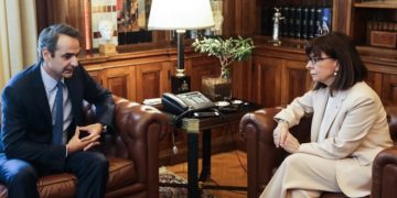 Την Κυριακή θα εμβολιαστούν στον «Ευαγγελισμό» Μητσοτάκης, Σακελλαροπούλου -Πότε θα ακολουθήσουν οι πολιτικοί αρχηγοί