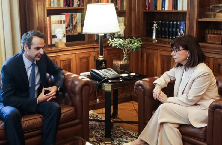 Την Κυριακή θα εμβολιαστούν στον «Ευαγγελισμό» Μητσοτάκης, Σακελλαροπούλου -Πότε θα ακολουθήσουν οι πολιτικοί αρχηγοί