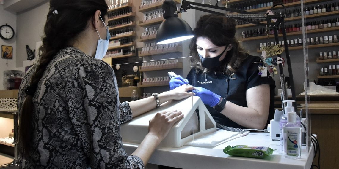 Ανοίγουν από αύριο οι υπηρεσίες περιποίησης νυχιών