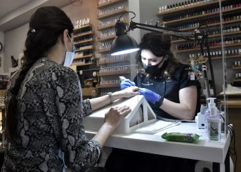 Ανοίγουν από αύριο οι υπηρεσίες περιποίησης νυχιών