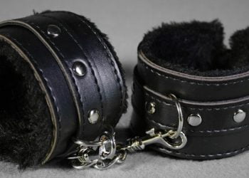 Ξεπουλάνε τα Sex Shops στην Θεσσαλονίκη: «Τηλεφωνούν το πρωί και τα θέλουν το απόγευμα» (Εικόνες)