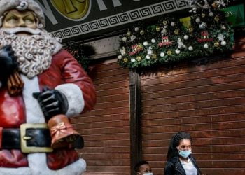 Χριστούγεννα χωρίς κάλαντα, ρεβεγιόν και… καλεσμένους: Αναλυτικά όλα τα μέτρα των εορτών