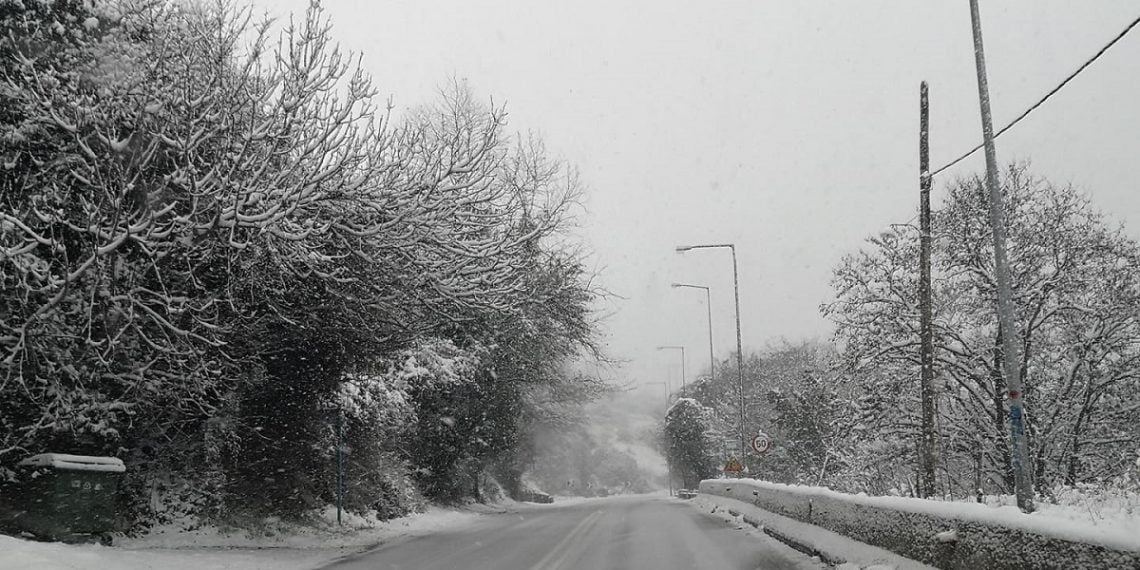 Στα “λευκά” ντύθηκε η Θεσσαλονίκη (Εικόνες)