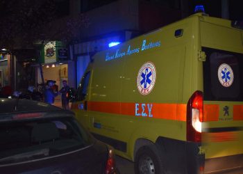Θεσσαλονίκη: 21χρονος βρέθηκε τραυματισμένος μέσα στον δρόμο και μεταφέρθηκε σε νοσοκομείο