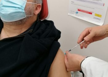 Δ. Κορδελιού – Ευόσμου: Εμβολιάστηκε ο δήμαρχος Κλεάνθης Μανδαλιανός
