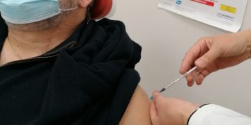 Δ. Κορδελιού – Ευόσμου: Εμβολιάστηκε ο δήμαρχος Κλεάνθης Μανδαλιανός