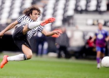 Ο Ουάρντα δήλωσε ότι αρραβωνιάστηκε!