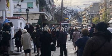 Θεσσαλονίκη – Θεοφάνεια: Ατελείωτες ουρές στον Άγιο Νεκτάριο – H στάση των αστυνομικών (Eικόνες)