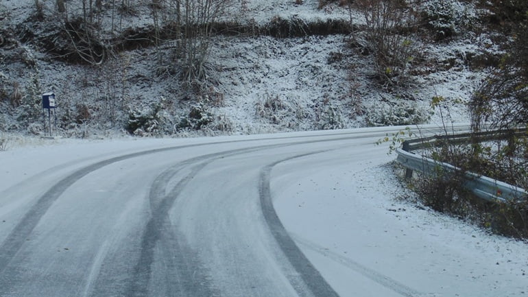 Θεσσαλονίκη: Δείτε ποιοι δρόμοι έκλεισαν λόγω χιονιού και παγετού