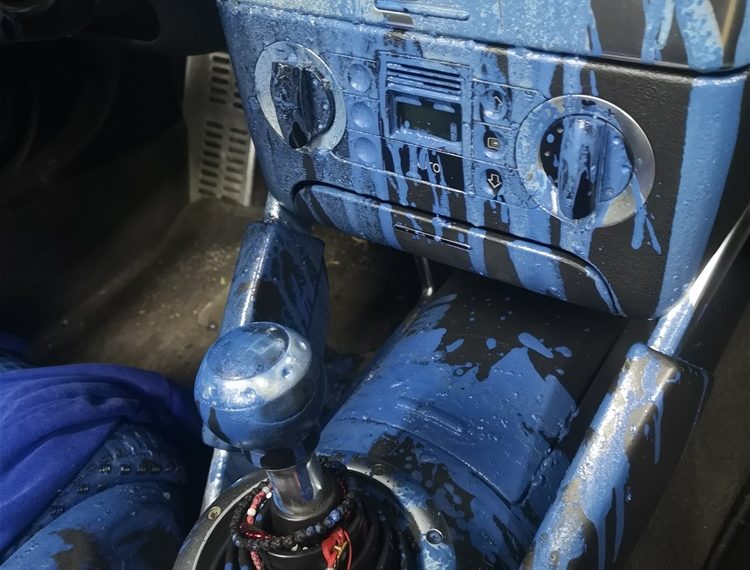 Θεσσαλονίκη: Της έκαναν αγνώριστο το πανάκριβο αυτοκίνητο που αγόρασε – Το ξέσπασμα της κοπέλας (Eικόνες)