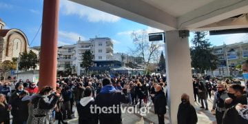 ΤΩΡΑ: Συγκέντρωση διαμαρτυρίας κατοίκων κατά του lockdown στον Εύοσμο