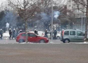 Θεσσαλονίκη: Επεισόδια στη διαδήλωση κατά του lockdown -Κουκουλοφόροι επιτέθηκαν σε αστυνομικούς