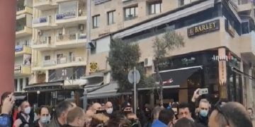 Αντιδρούν οι κάτοικοι του Ευόσμου στα νέα μέτρα περιορισμού της ελευθερίας τους (VIDEO)