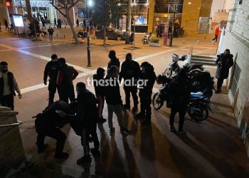 Έντονη αστυνόμευση στον Εύοσμο παραμονή του αυστηρού lockdown (φωτο & video)