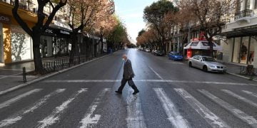 Στο “κόκκινο” η Θεσσαλονίκη – Με click away τα καταστήματα – Απαγόρευση κυκλοφορίας από τις 18:00 τα Σαββατοκύριακα