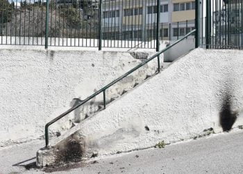 Έριξαν βόμβες μολότοφ σε σχολείο στη Θεσσαλονίκη