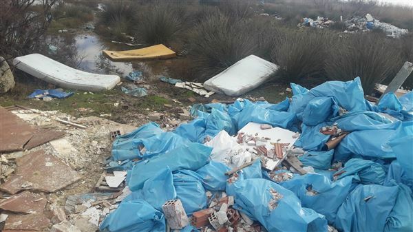 Τράκαρε σε …μπάζα και ζήτησε αποζημίωση από τον Δ.Κορδελιού – Ευόσμου