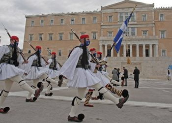 Η Ελλάδα γιορτάζει! Δείτε LIVE την μεγαλειώδη παρέλαση για τα 200 χρόνια από το 1821