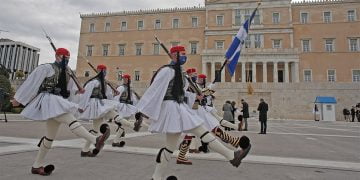 Η Ελλάδα γιορτάζει! Δείτε LIVE την μεγαλειώδη παρέλαση για τα 200 χρόνια από το 1821
