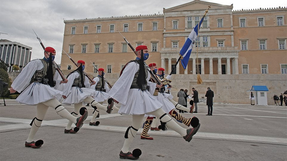Η Ελλάδα γιορτάζει! Δείτε LIVE την μεγαλειώδη παρέλαση για τα 200 χρόνια από το 1821