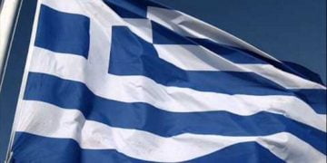 25η Μαρτίου – Θεσσαλονίκη: Στιγμές συγκίνησης στον Λευκό Πύργο με την έπαρση της ελληνικής σημαίας (Βίντεο)
