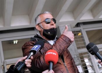 Θεσσαλονίκη: Χειροπέδες σε πατέρα μαθητή που μπήκε στην τάξη χωρίς self test