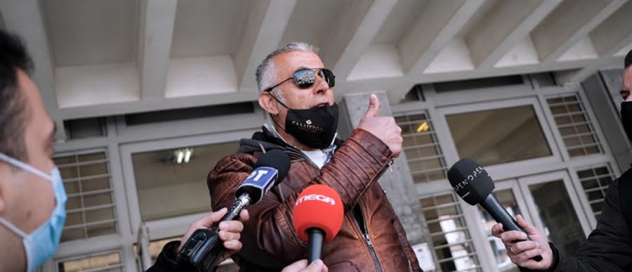 Θεσσαλονίκη: Χειροπέδες σε πατέρα μαθητή που μπήκε στην τάξη χωρίς self test