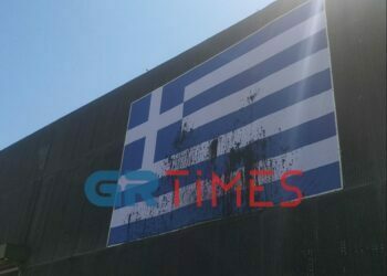 Θεσσαλονίκη : Βανδάλισαν για δεύτερη φορά την Ελληνική σημαία στη ΔΕΘ
