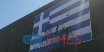 Θεσσαλονίκη : Βανδάλισαν για δεύτερη φορά την Ελληνική σημαία στη ΔΕΘ
