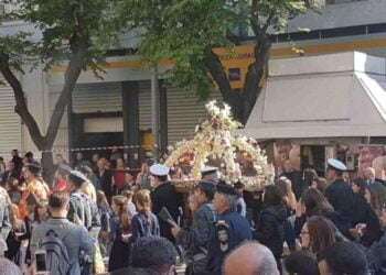 Μεγάλη Παρασκευή: Επιτάφιος στις 18.00 σήμερα – Η περιφορά στις εκκλησίες