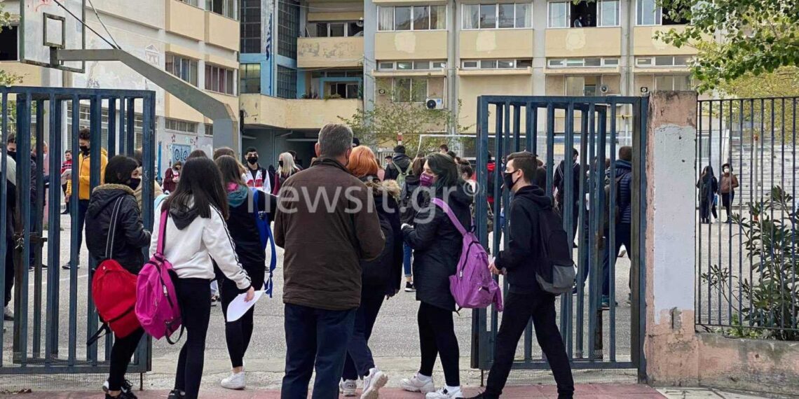 Εύοσμος: Έκανε self test και μπήκε για μάθημα το παιδί της γυναίκας που συνελήφθη