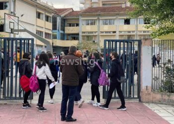 Εύοσμος: Έκανε self test και μπήκε για μάθημα το παιδί της γυναίκας που συνελήφθη