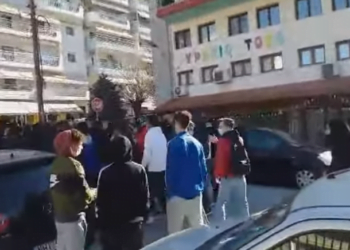 Αδιανόητα πράγματά στο 1ο ΓΕΛ Ευόσμου: Στα χέρια μαθητές για τα self test (Bίντεο)