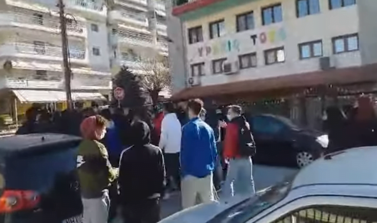 Αδιανόητα πράγματά στο 1ο ΓΕΛ Ευόσμου: Στα χέρια μαθητές για τα self test (Bίντεο)