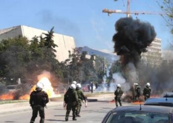 Επεισόδια μετά τη φοιτητική πορεία στο ΑΠΘ – Ένας τραυματίας