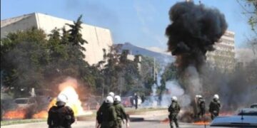 Επεισόδια μετά τη φοιτητική πορεία στο ΑΠΘ – Ένας τραυματίας