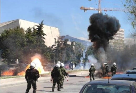 Επεισόδια μετά τη φοιτητική πορεία στο ΑΠΘ – Ένας τραυματίας